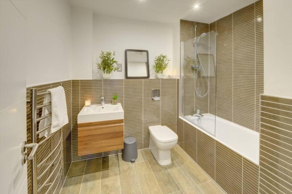 Modern & Stylish 2Br Apartment - Queens House Coventry Exterior photo