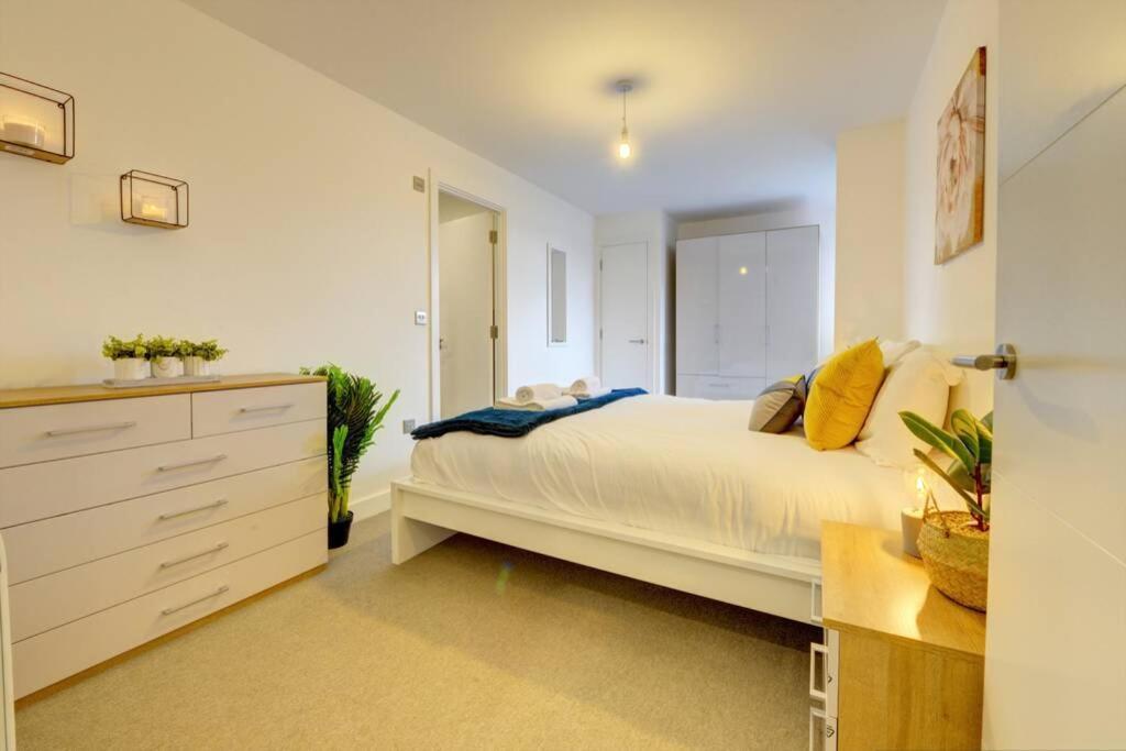 Modern & Stylish 2Br Apartment - Queens House Coventry Exterior photo